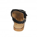 Sandale pour femmes avec boucle régolable en daim noir talon 2 - Pointures disponibles:  32, 34, 42, 44