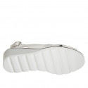 Sandale pour femmes avec coupe basse en cuir blanc et daim imprimé gris talon compensé 5 - Pointures disponibles:  33