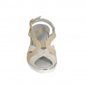 Sandalia para mujer en piel beis y gamuza imprimida platinada con elastico y cuña 5 - Tallas disponibles:  42