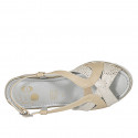 Sandale pour femmes en cuir beige et daim imprimé platiné avec elastique et talon compensé 5 - Pointures disponibles:  32, 33, 34, 42, 43, 44, 45