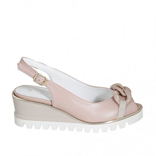Woman's sandal in light pink leather...