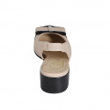 Decolté aperta sul tallone da donna con elastico e fiocco in pelle rosa chiaro e nera tacco 4 - Misure disponibili: 34