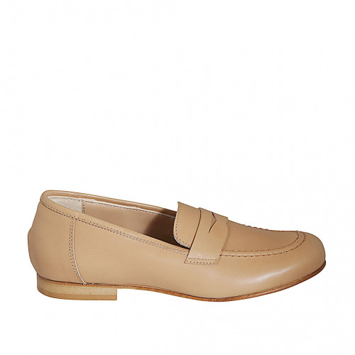 Woman's loafer in beige nude leather...