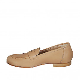 Woman's loafer in beige... 2