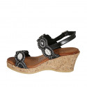 Sandale pour femmes en cuir noir avec fermetures velcro, perles et talon compensé 7 - Pointures disponibles:  43, 44, 45