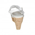 Sandale pour femmes en cuir blanc avec fermetures velcro et perles avec talon compensé 9 - Pointures disponibles:  42, 44, 45