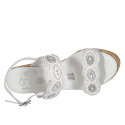 Sandale pour femmes en cuir blanc avec fermetures velcro et perles avec talon compensé 9 - Pointures disponibles:  32, 33, 34, 42, 43, 44, 45