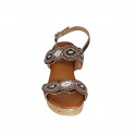 Sandale pour femmes en cuir marron avec fermetures velcro et perles avec talon compensé 7 - Pointures disponibles:  42, 43, 44