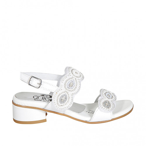 Sandalia para mujer en piel blanca con cierres de velcro y perlas tacon 4 - Tallas disponibles:  32, 33, 34, 43, 44, 45