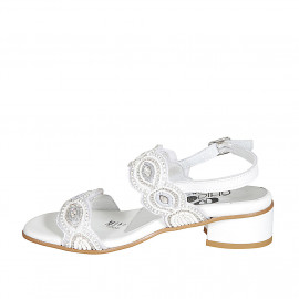 Woman's sandal in white... 2