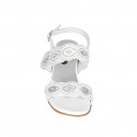 Sandalia para mujer en piel blanca con cierres de velcro y perlas tacon 4 - Tallas disponibles:  32, 33, 34, 43, 44, 45