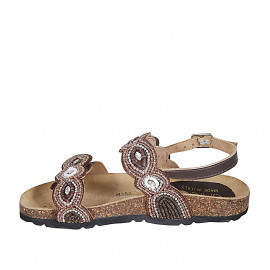 Sandale pour femmes en cuir marron avec fermetures velcro, perles et strass talon compensé 2 - Pointures disponibles:  32, 33 2