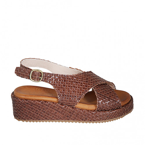 Woman's platform sandal in brown...