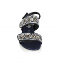 Sandale pour femmes en cuir bleu avec adjustable fermetures en velcro, perles et strass talon compensé 4 - Pointures disponibles:  32