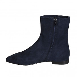 Woman's pointy ankle boot... 2