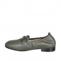 Mocasín para mujer con accesorio y elastico en piel verde oliva tacon 2 - Tallas disponibles:  42, 43, 44, 45, 46