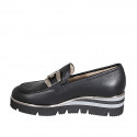 Mocassin pour femmes avec accessoire en cuir noir talon compensé 4 - Pointures disponibles:  43, 45, 46