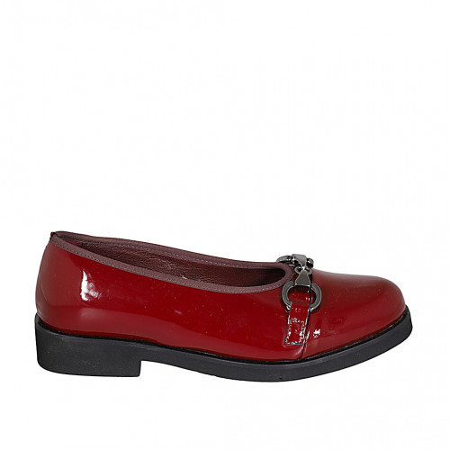 Ballerine avec accessoire et bout droit pour femmes en cuir verni bordeaux talon 3 - Pointures disponibles:  32, 33, 43