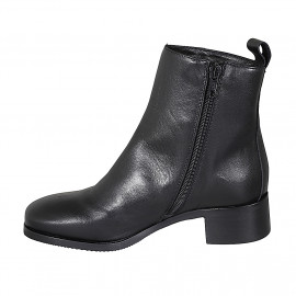 Woman's ankle boot in black... 2