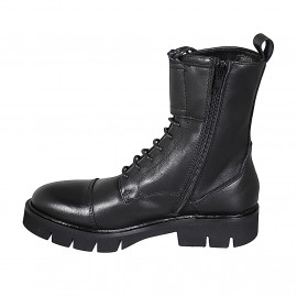 Botin para mujer modelo combate con cordones, puntera, hebillas y cremallera en piel negra con tacon 3 - Tallas disponibles:  43, 44 2