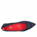 ﻿Escarpin pour femmes à bout pointu en daim bleu avec accessoire talon 1 - Pointures disponibles:  45