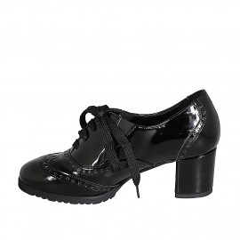 Woman's Oxford shoe with laces, removable insole and wingtip in black patent leather heel 6 - Available sizes:  31, 42 2