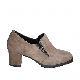 Woman's highfronted shoe with elastic band, zipper and removable insole in taupe suede heel 6 - Available sizes:  43, 45
