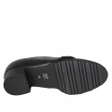 Mocassino da donna con elastici, accessorio e plantare estraibile in pelle e camoscio nero tacco 3 - Misure disponibili: 32, 42