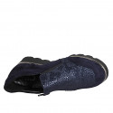 Zapato con cremalleras y plantilla extraible para mujer en gamuza y gamuza estampada laminada azul cuña 3 - Tallas disponibles:  42