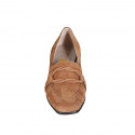 Mocassin pour femmes avec accessoire en daim cognac talon 4 - Pointures disponibles:  33, 43, 45, 46