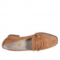 Mocassin pour femmes avec accessoire en daim cognac talon 4 - Pointures disponibles:  33, 43, 45, 46
