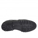 Scarpa derby stringata da donna in pelle abrasivata nera con lavorazione Brogue tacco 3 - Misure disponibili: 33