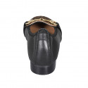 Mocasino para mujer con accesorio en piel negra y pelo de becerro con pelo a rayas cognac y negra tacon 2 - Tallas disponibles:  32, 33