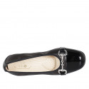 Woman's pump with removable insole, accessory and captoe in black leather and patent leather heel 3 - Available sizes:  32
