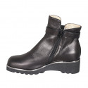 Stivaletto da donna con plantare estraibile, cerniera, fibbia ed elastico in pelle nera zeppa 4 - Misure disponibili: 45