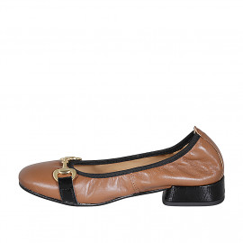 Ballerine avec accessoire pour femmes en cuir marron clair et cuir verni noir talon 3 - Pointures disponibles:  42, 43, 44 2