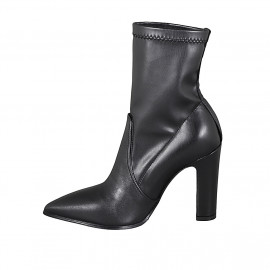Woman's pointy ankle boot... 2