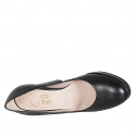 Décolleté da donna con plateau in pelle nera con tacco 11 - Misure disponibili: 31, 35