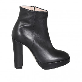 Woman's ankle boot with zipper and platform in black leather heel 11 - Available sizes: 42, 43