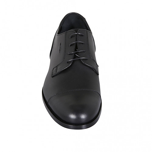 Herrenderbyschuh mit Kappe und Schnürsenkeln aus schwarzem Leder