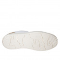 Scarpa stringata da donna con plantare estraibile in pelle bianca e camoscio beige zeppa 3 - Misure disponibili: 42, 44