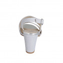 Sandalia para mujer en tejido brillante plateado tacon 7 - Tallas disponibles:  32, 35