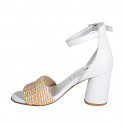 Chaussure ouverte pour femmes avec courroie en cuir blanc et raphia multicouleur talon 7 - Pointures disponibles:  32, 33, 34, 35, 42, 43, 44