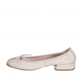 Woman's ballerina shoe in nude patent leather with bow and captoe heel 2 - Available sizes:  35 2
