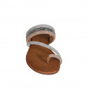 Chanclas de dedo para mujer en piel cognac con estrás plateado, gris y cobrizo tacon 2 - Tallas disponibles:  
