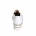 Scarpa accollata da donna in pelle bianca e beige con elastici e puntale zeppa 4 - Misure disponibili: 32, 34, 35, 42, 43, 44, 45, 46
