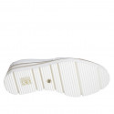 Scarpa accollata da donna in pelle bianca e beige con elastici e puntale zeppa 4 - Misure disponibili: 32, 34, 35, 42, 43, 44, 45, 46