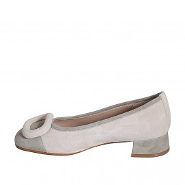 Zapato de salon con accessorio en gamuza beis arena y gris tacon 3 - Tallas disponibles:  35, 45 2