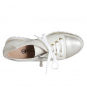 Scarpa stringata con cerniera in pelle beige e pelle laminata platino zeppa 4 - Misure disponibili: 35, 42, 43, 44, 45, 46
