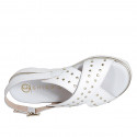 Sandale pour femmes en cuir blanc avec goujons talon compensé 3 - Pointures disponibles:  32, 33, 34, 35, 42, 43, 45